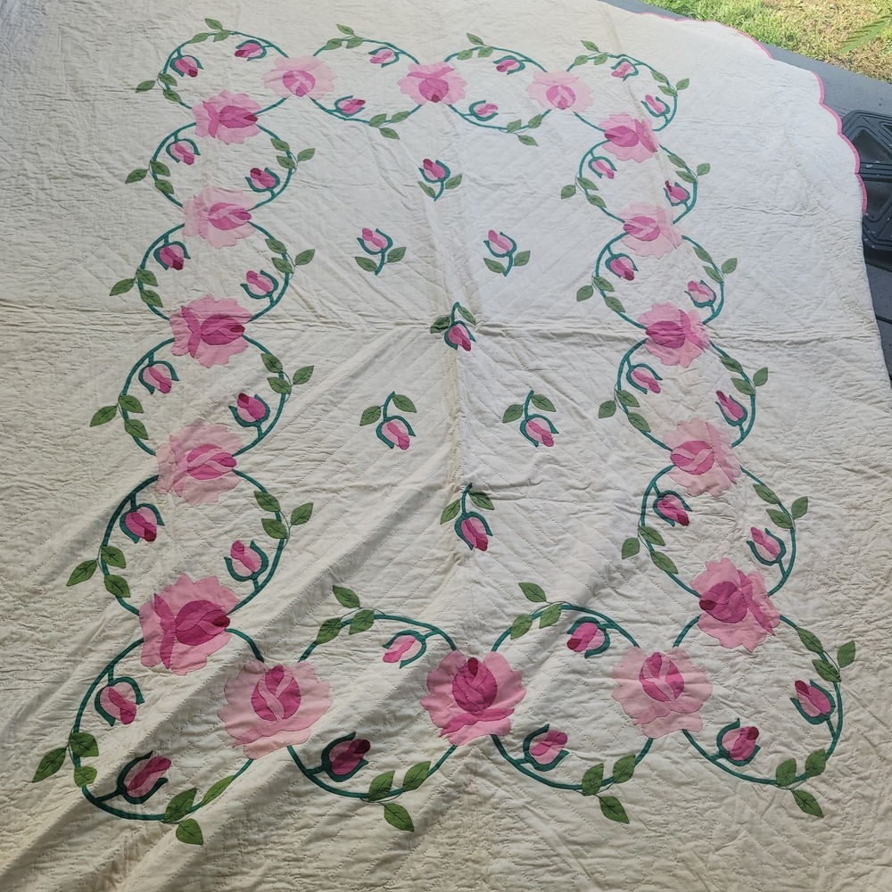 BEAUTIFUL Vintage 50's Rose Wreath Applique Antique Quilt Vintage
